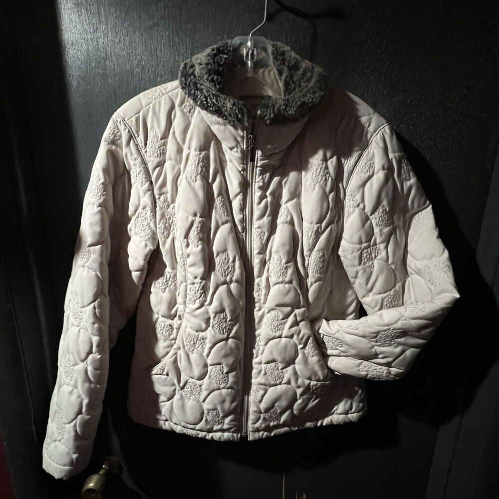 Cabela’s Insulated Winter Jacket Ivory Small Faux Fur Collar EUC